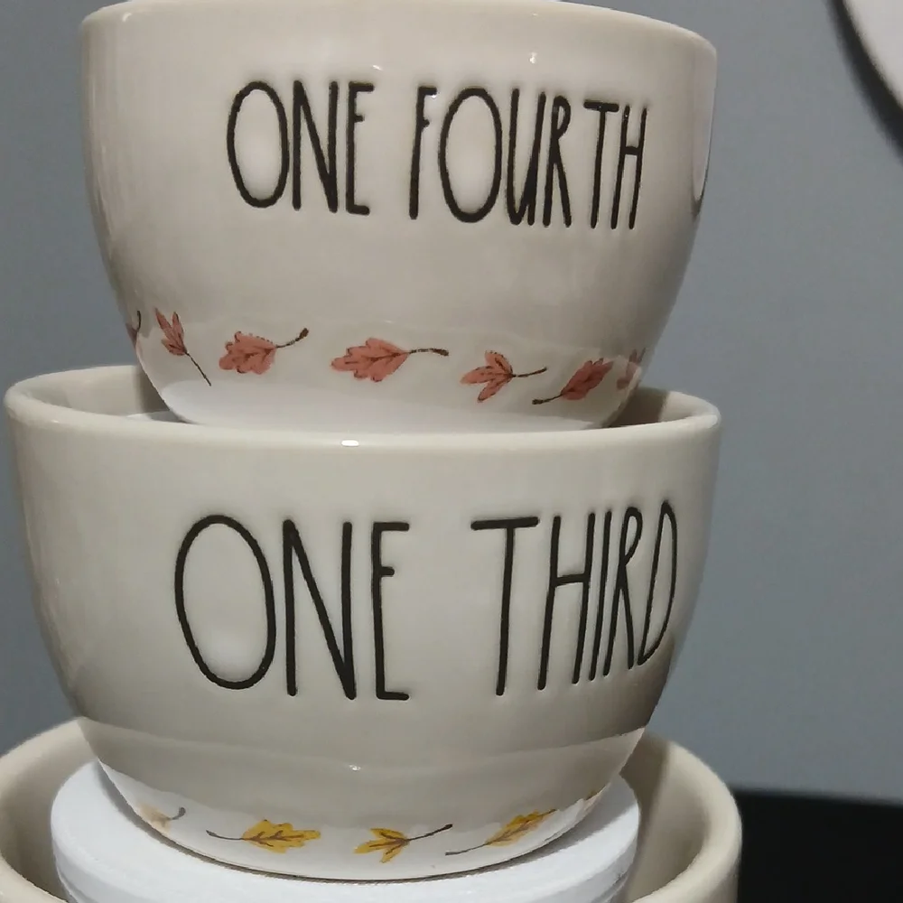 Rae Dunn Set of 4 Measuring Cups with Mini Squirrel Details NWT - Picture 3 of 7